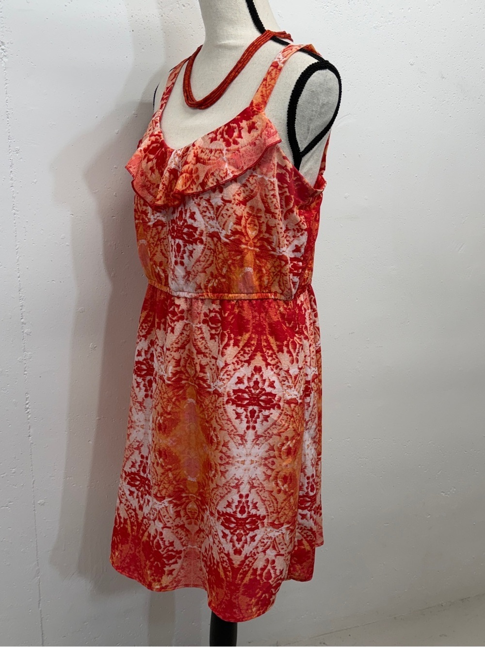 Red Patterned Ruffle-Neck Sleeveless Dress - Picture 3 of 13